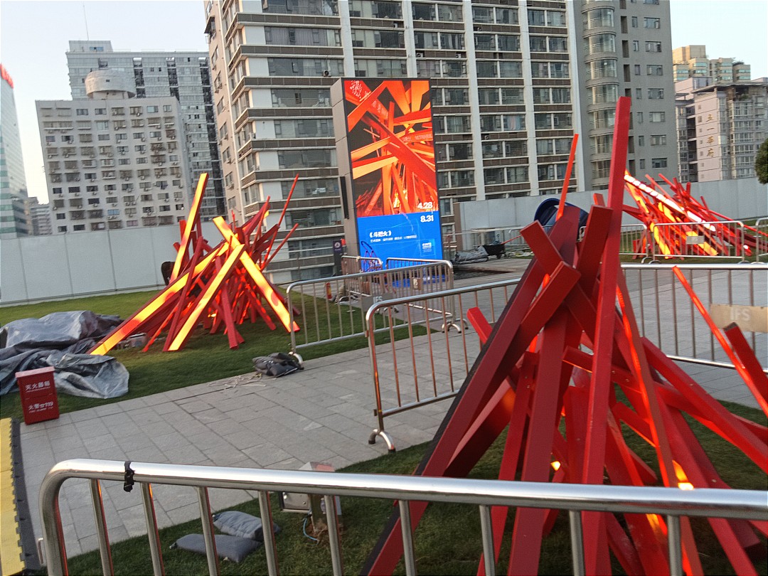 长沙美陈公司,长沙景观亮化公司,美陈小品,景观艺术,装置艺术,长沙国金中心,长沙IFS