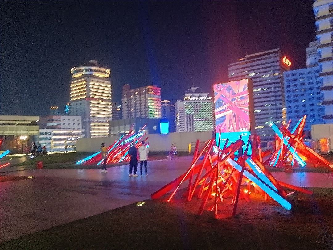 长沙美陈公司,长沙景观亮化公司,美陈小品,景观艺术,装置艺术,长沙国金中心,长沙IFS