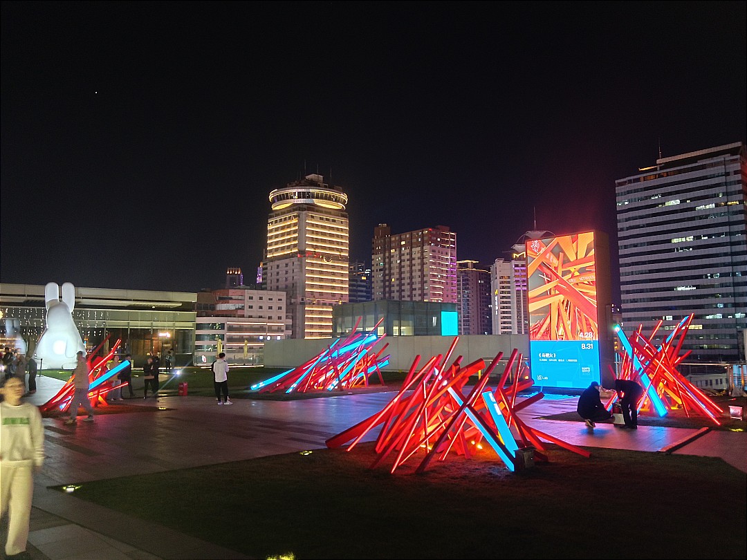 长沙美陈公司，长沙景观亮化公司，美陈小品，景观艺术，装置艺术，长沙国金中心，长沙IFS