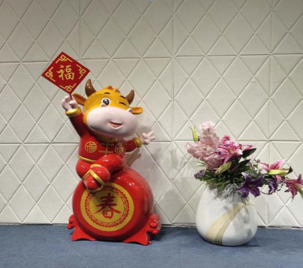 牛年玻璃钢卡通雕塑_玻璃钢卡通牛_贵阳卡通雕塑_玻璃钢卡通雕塑设计公司