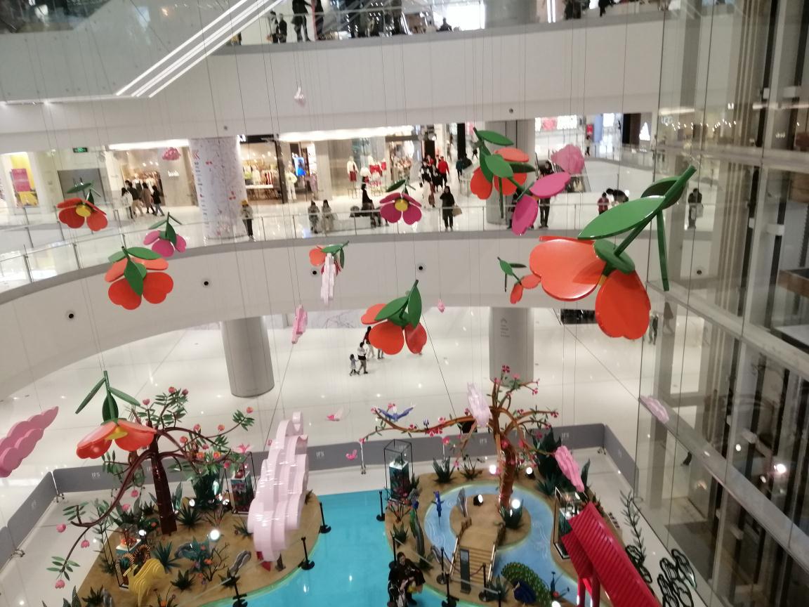 贵阳美陈公司，商场美陈设计，贵州美陈设计制作，春季美陈设计，商场春夏美陈
